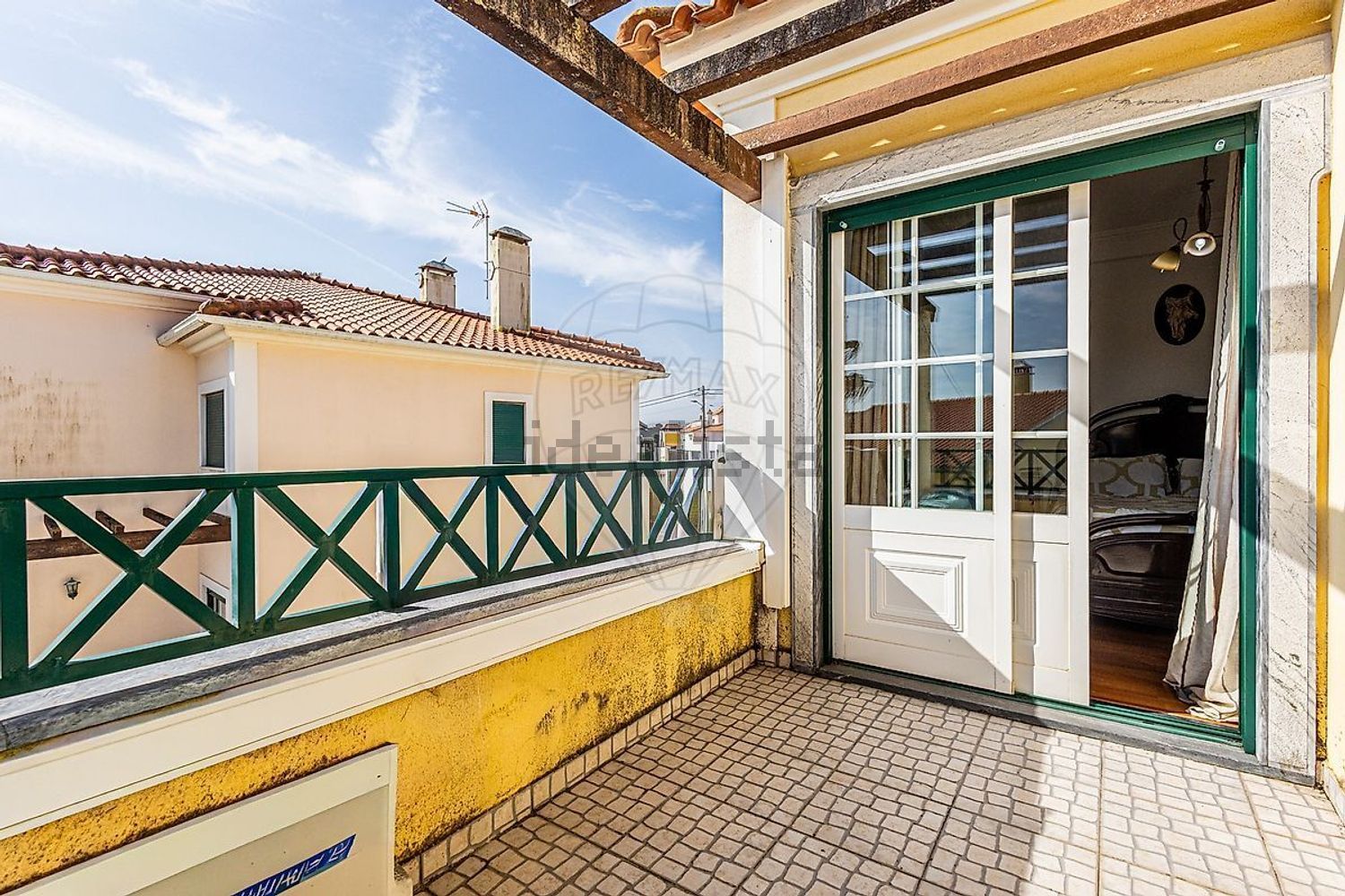 小楼房或独栋别墅出售在Rua das Flores - 阳台