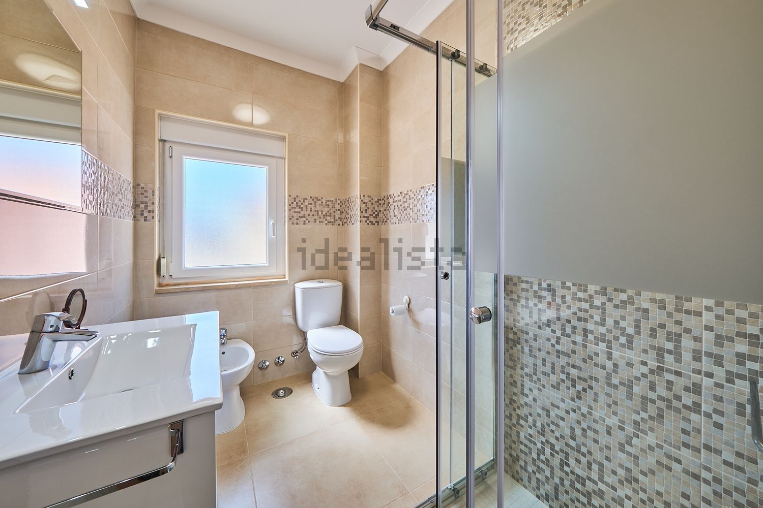 小楼房或独栋别墅出售在Rua da Bica - 卫生间