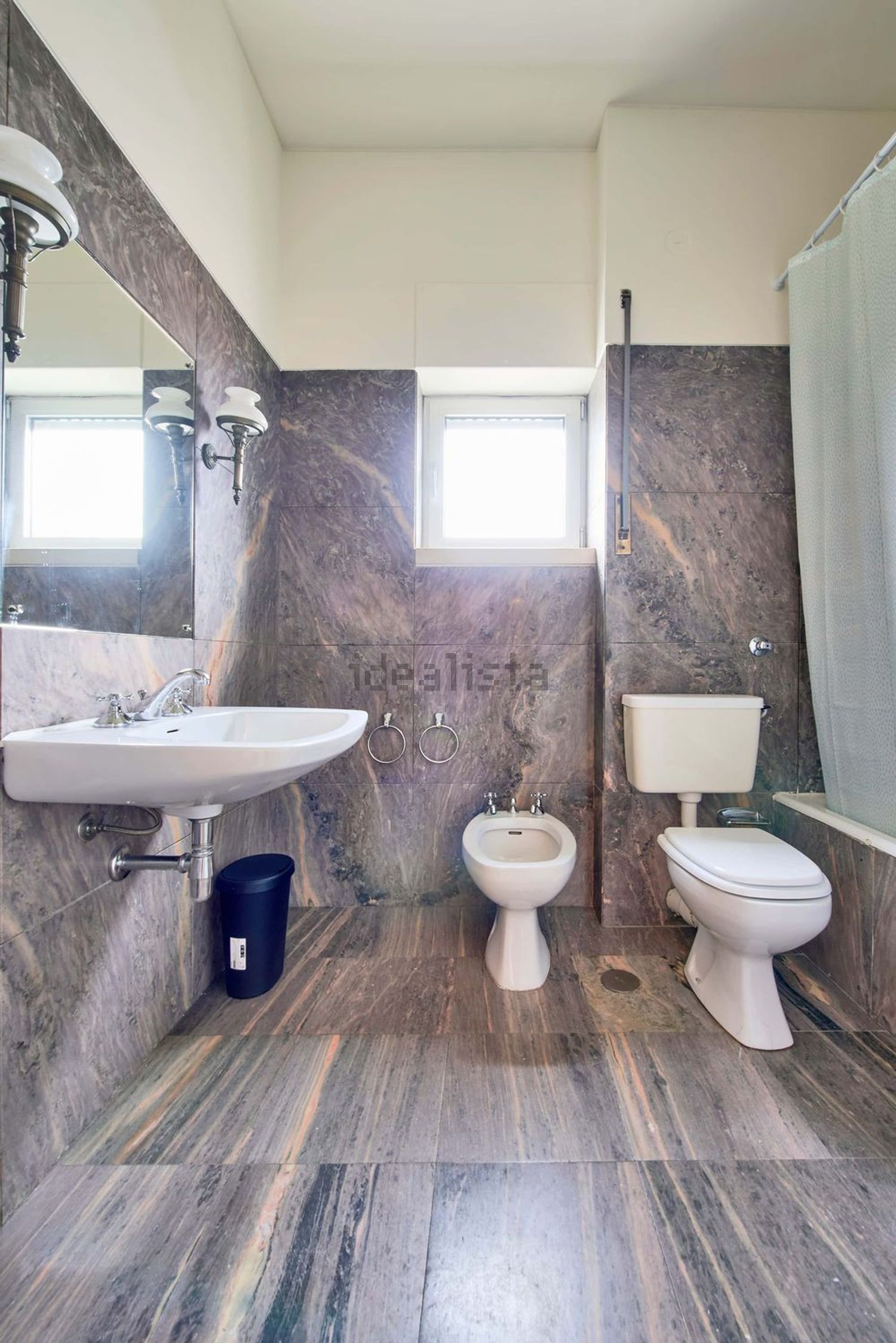 出租房间在Rua Actor António Silva, 3 - 卫生间