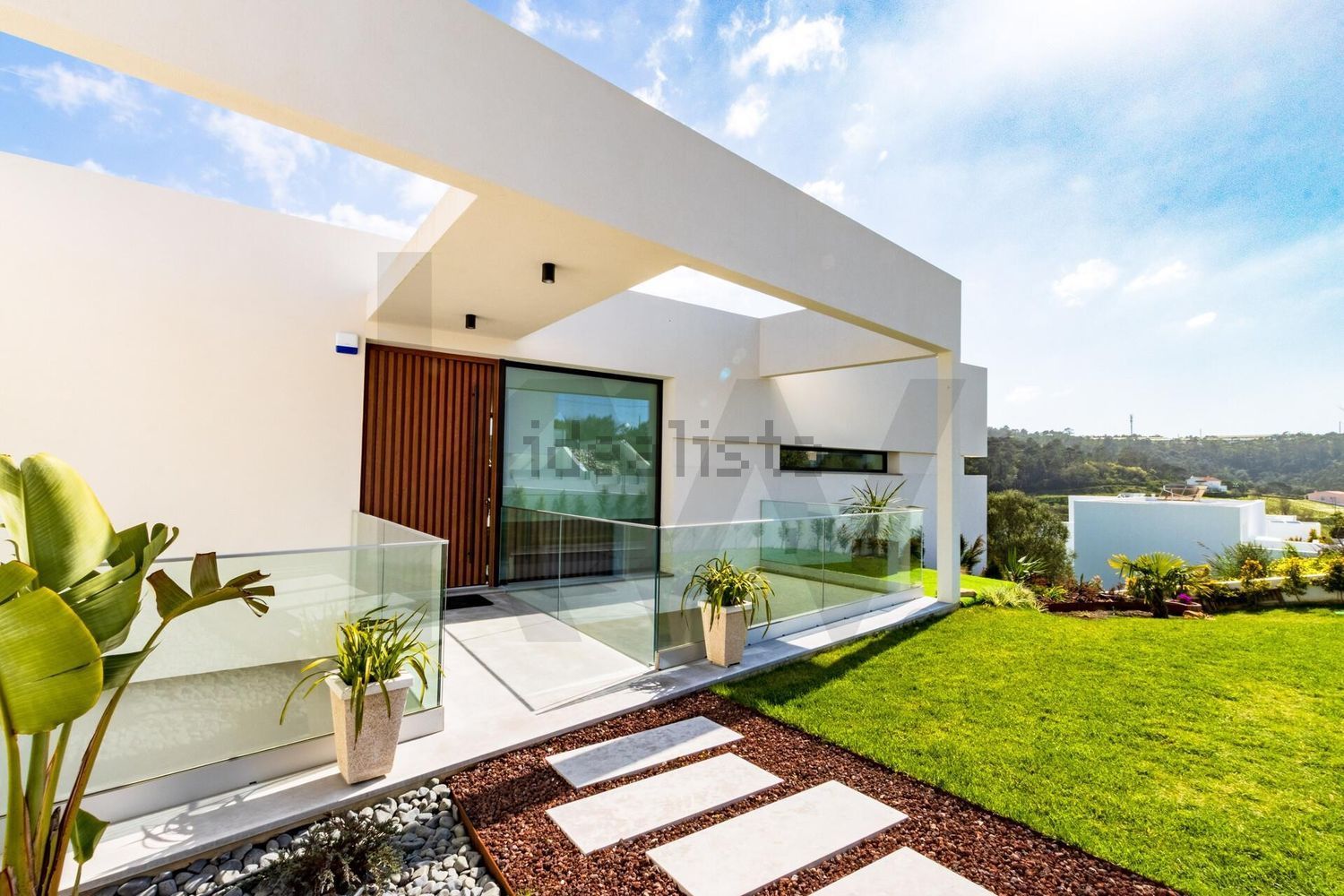 小楼房或独栋别墅出售在Rua das Lombas - 游泳池