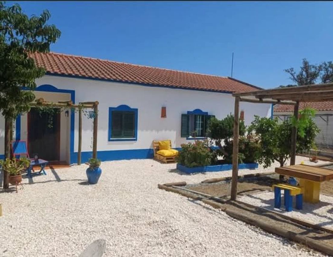 出租小楼房或独栋别墅在Largo dos Caeiros, 47