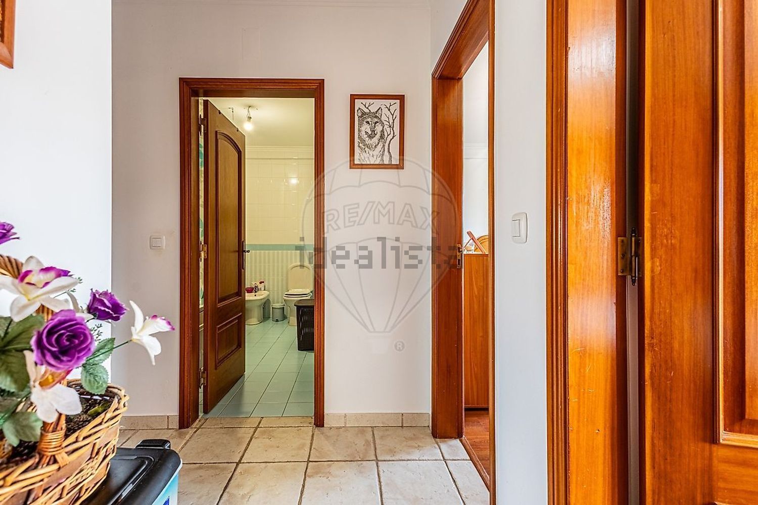 小楼房或独栋别墅出售在Rua das Flores - 过道