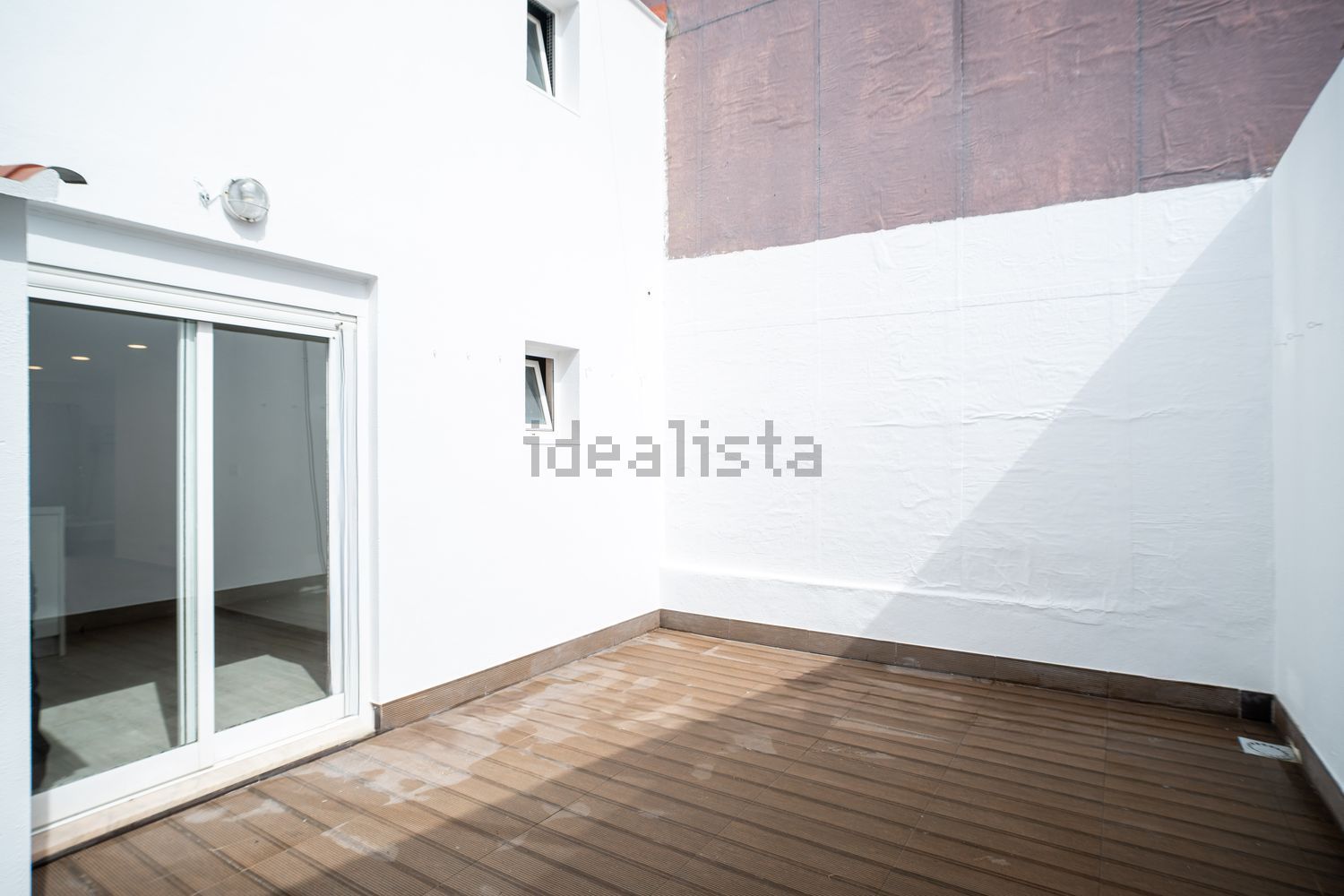 小楼房或独栋别墅出售在Rua David José Chitas, 8 - 院子