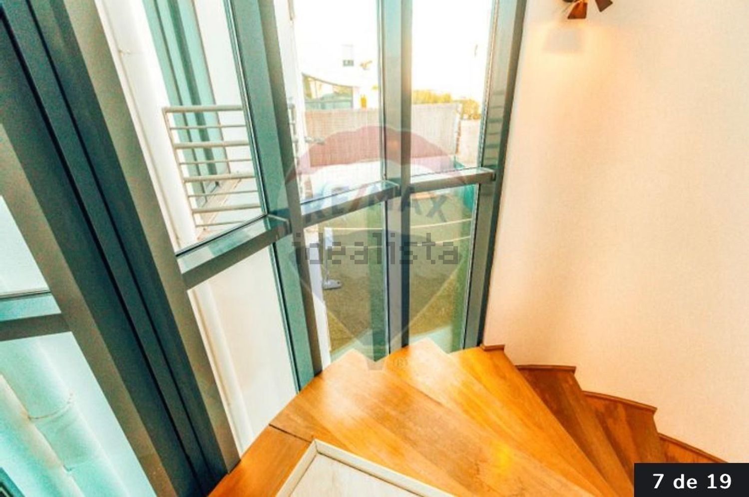 出租小楼房或独栋别墅在Rua Pêro Vaz de Caminha, 26 - 楼梯