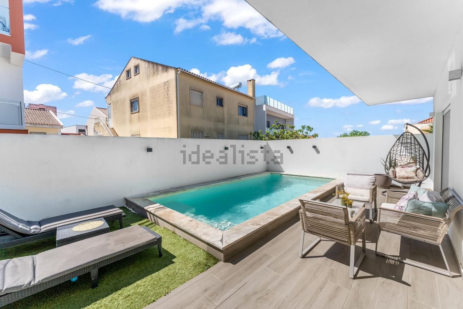 小楼房或独栋别墅出售在Rua Piteira Santos - 游泳池