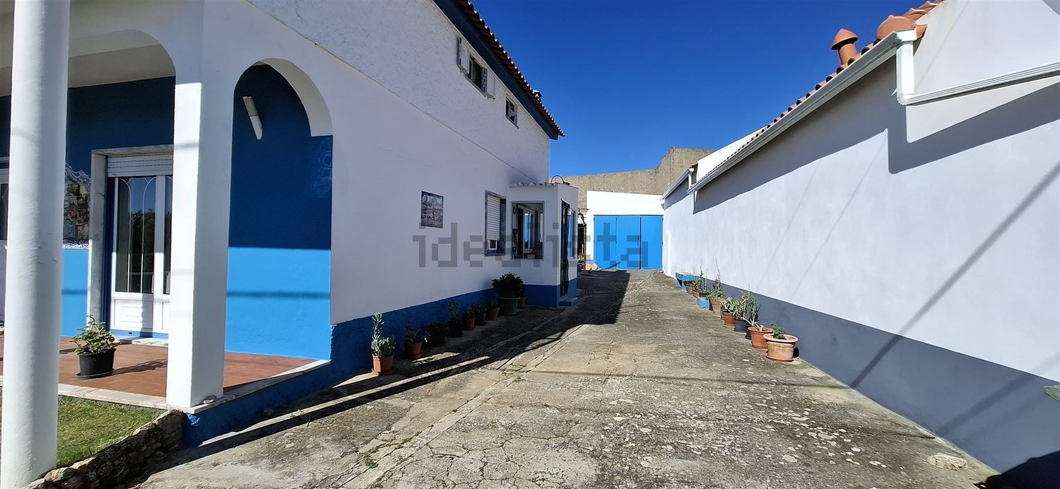 小楼房或独栋别墅出售在Santa Bárbara - 外立面