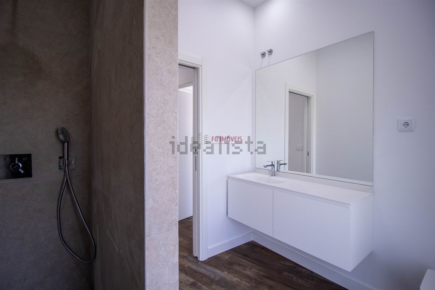 小楼房或独栋别墅出售在Rua das Olaias - 卫生间