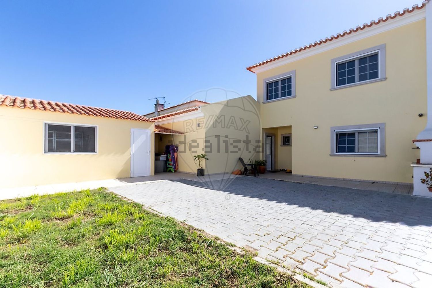 小楼房或独栋别墅出售在Rua da Engenheira - 外立面