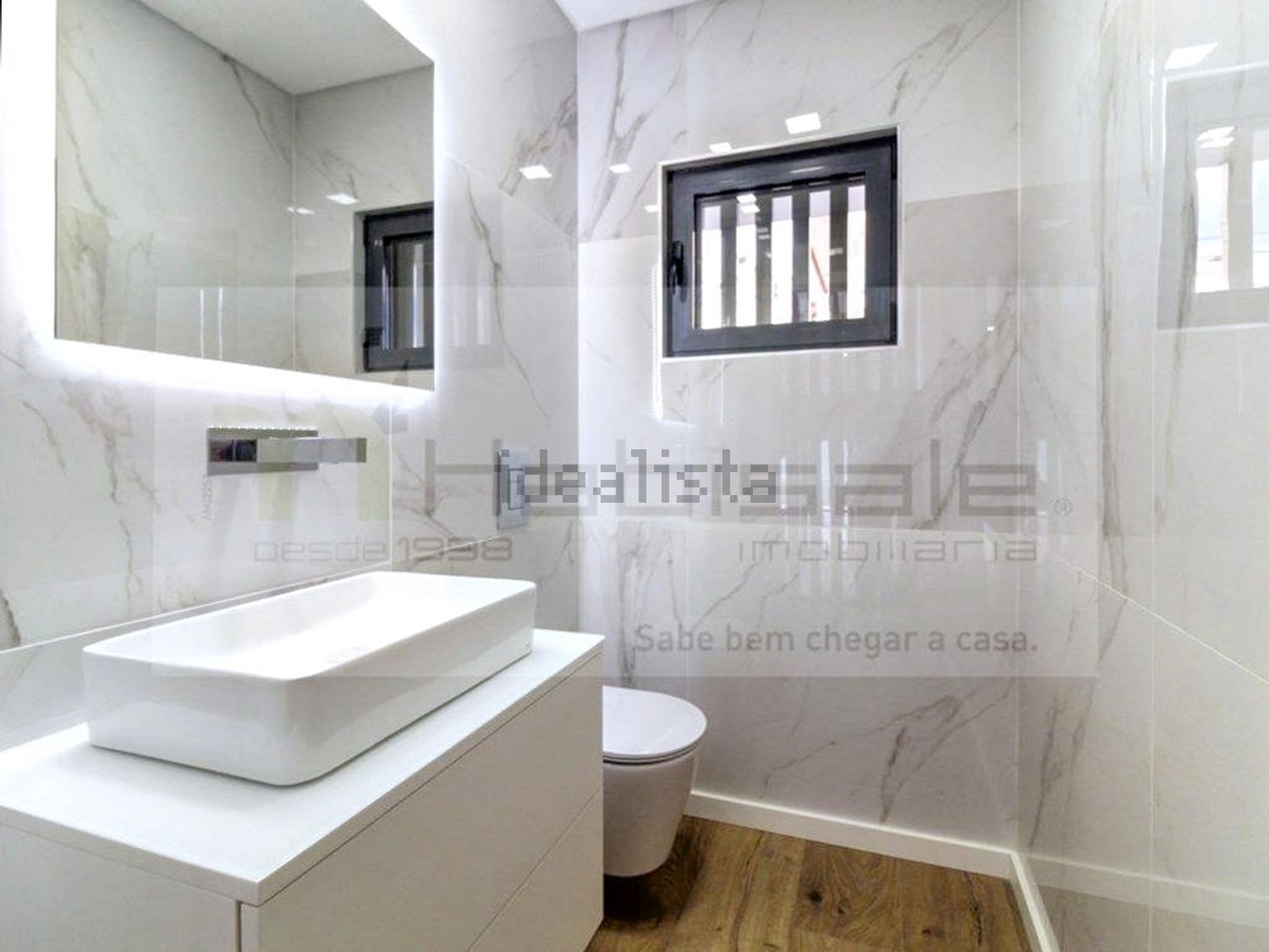 小楼房或独栋别墅出售在Rua Marechal Craveiro Lopes, 43 - 卫生间