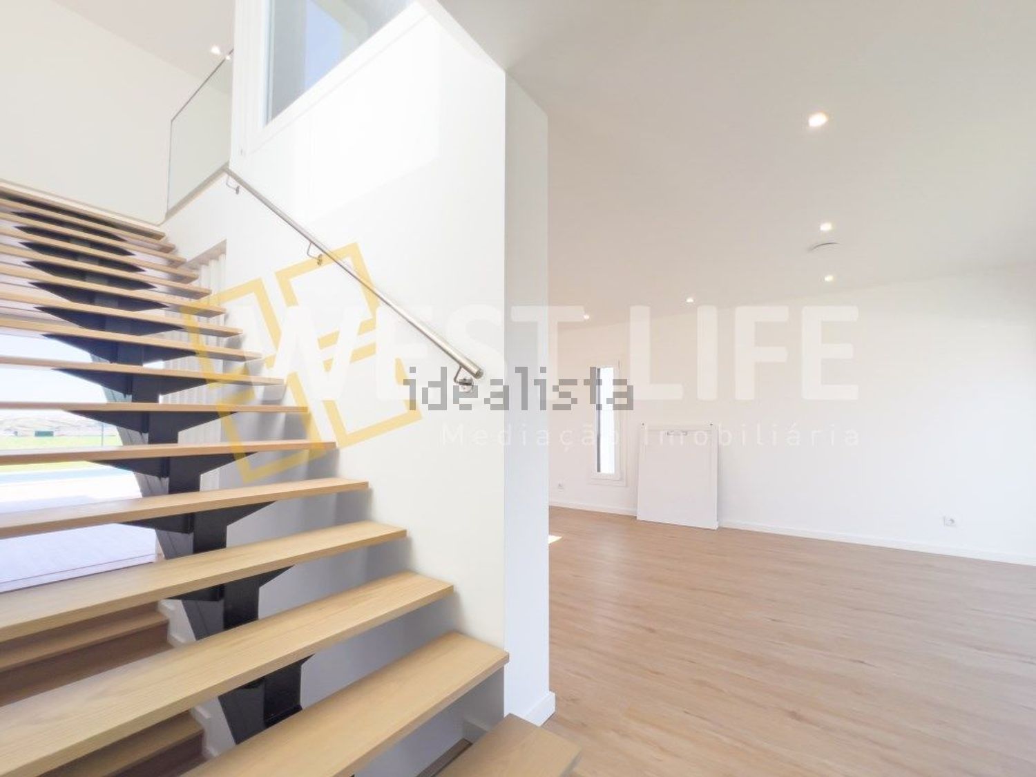 小楼房或独栋别墅出售在São Pedro da Cadeira - 详情