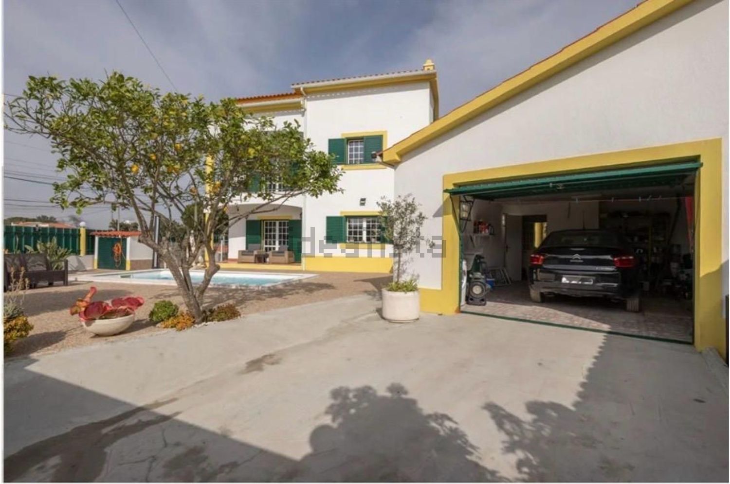 小楼房或独栋别墅出售在Lagoinha - Vale de Touros - 停车位