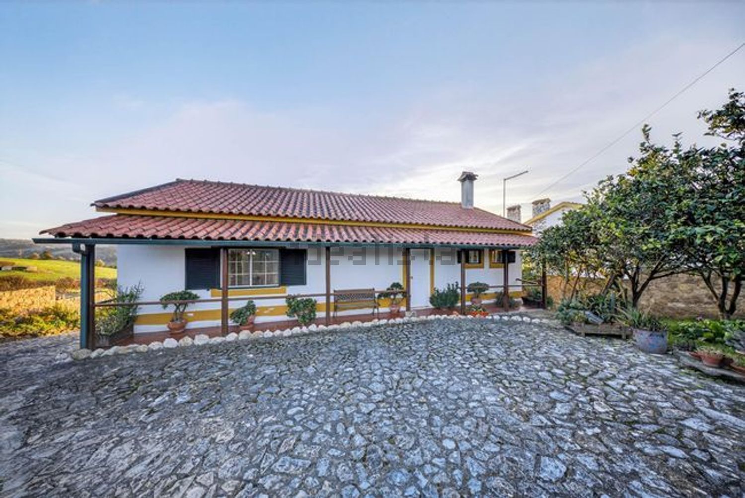 小楼房或独栋别墅出售Sobreiros s/n - 外立面