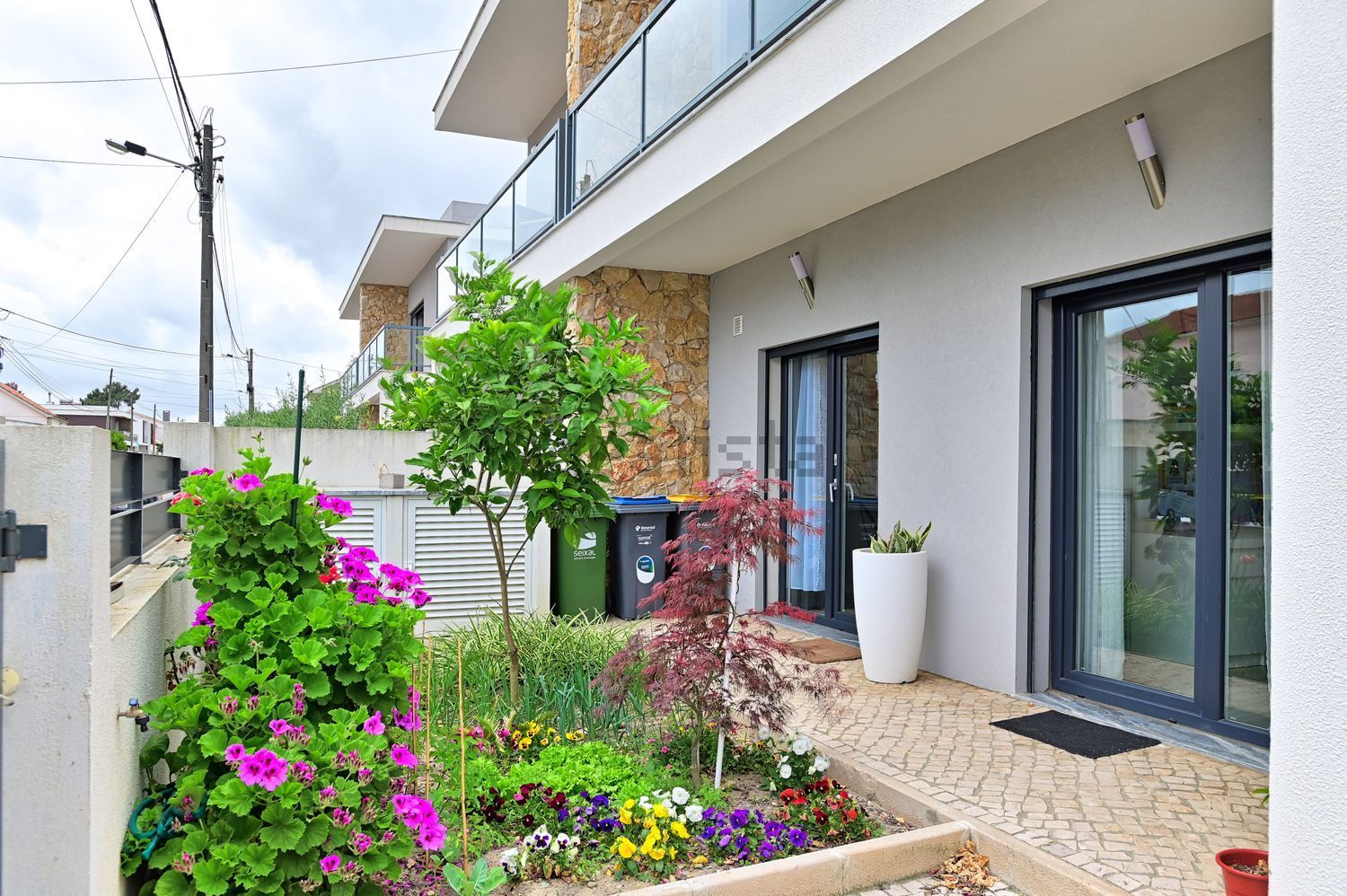 出租双拼别墅在Rua Cidade de Coimbra, 4 - 外立面