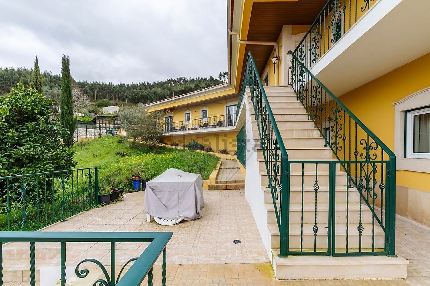 小楼房或独栋别墅出售在Estrada de Paços - 外立面