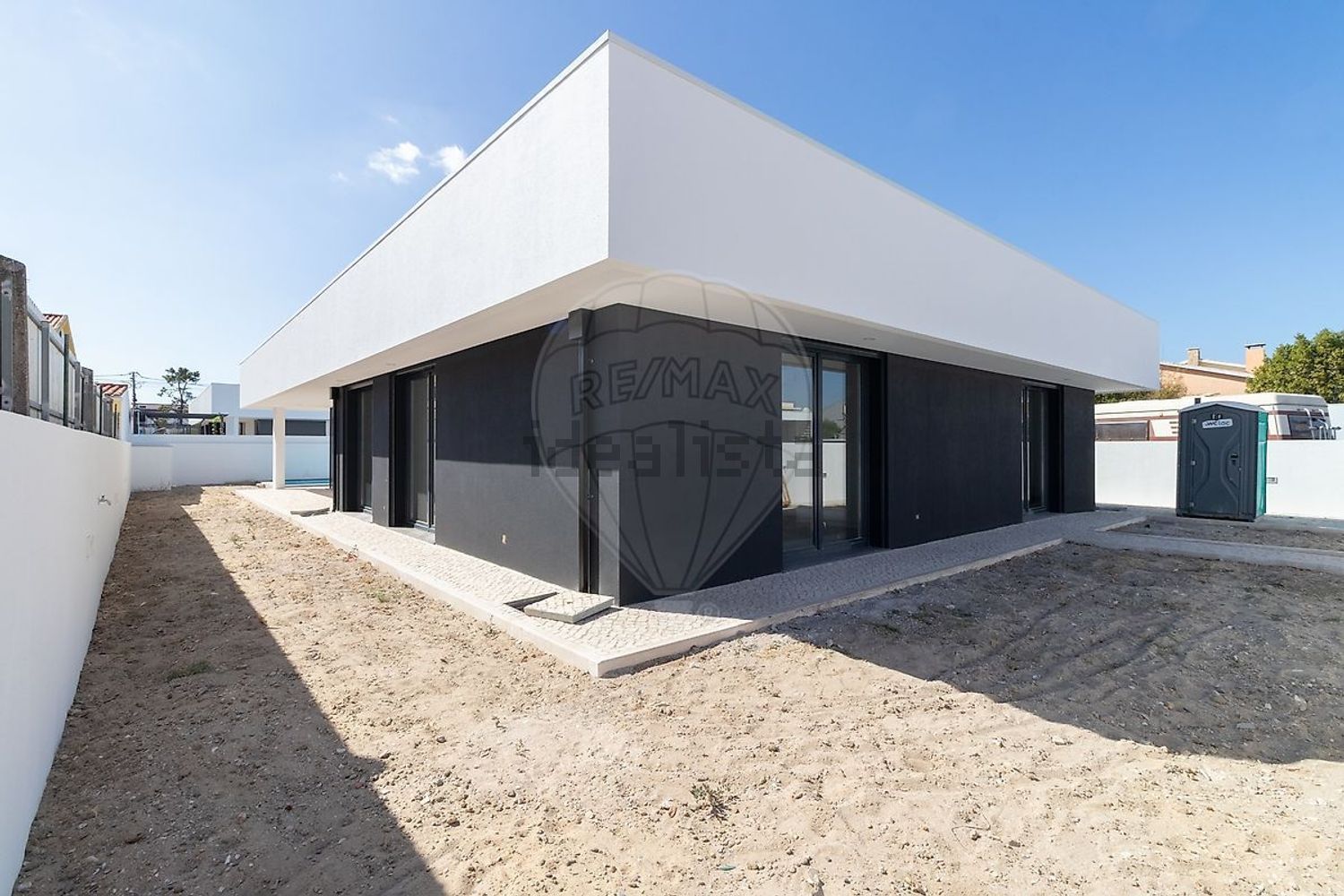 小楼房或独栋别墅出售在Rua Aquilino Ribeiro - 外立面