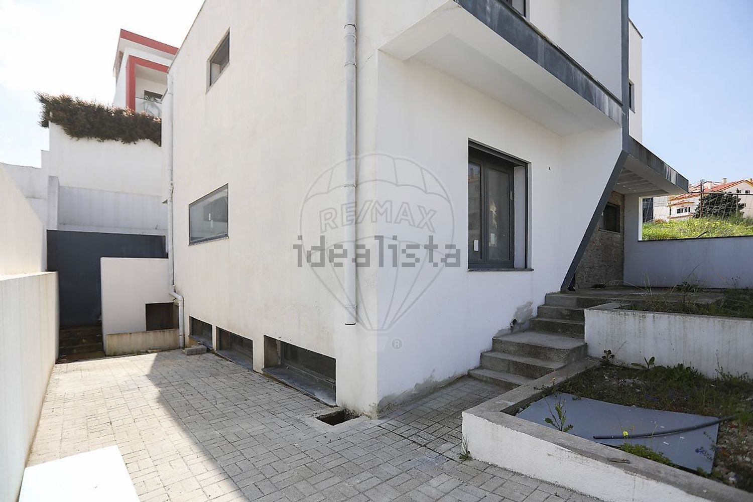 小楼房或独栋别墅出售在Rua das Flores - 外立面