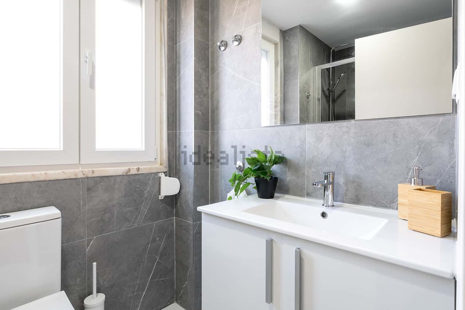 出租房间在Travessa Santo António à Graça, 2 - 卫生间