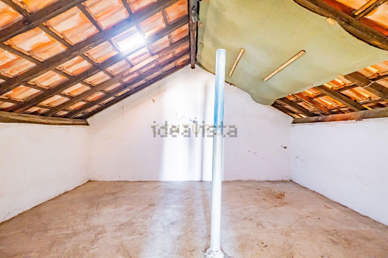 小楼房或独栋别墅出售在Rua General Humberto Delgado, 6 - 照片