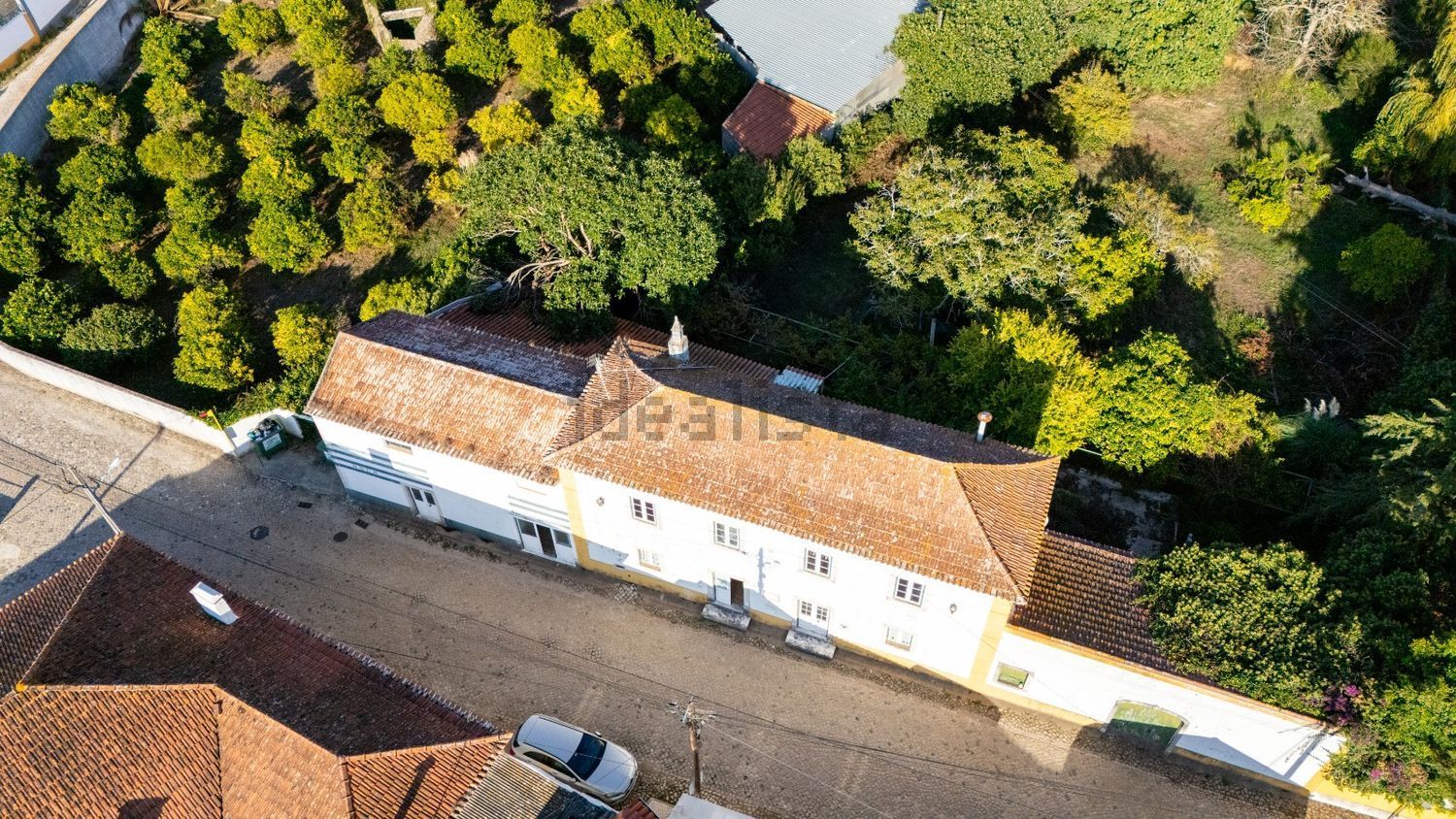 小楼房或独栋别墅出售在Rua Direita - 外立面