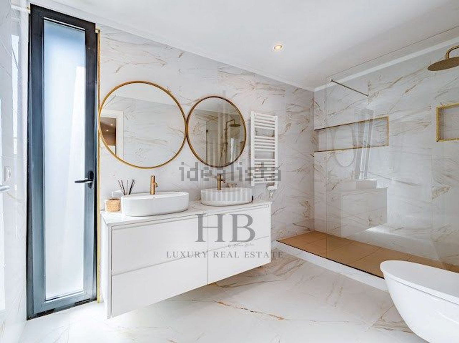 小楼房或独栋别墅出售magoito - 卫生间