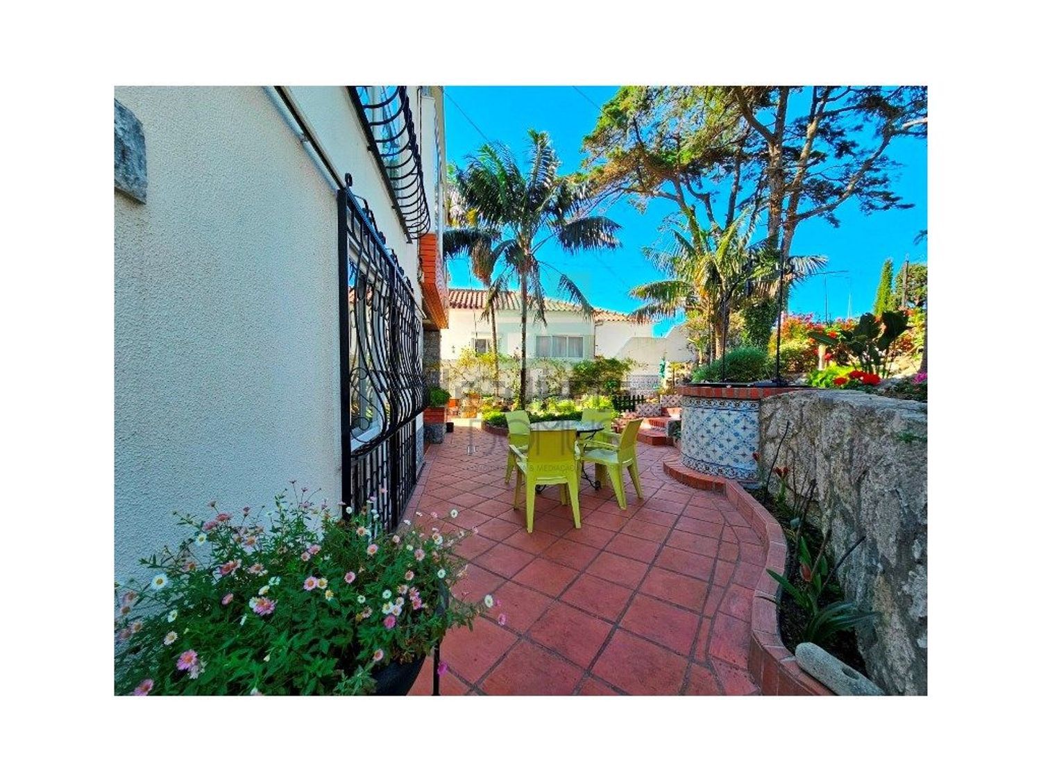 小楼房或独栋别墅出售在Rua Zambujal, 263 a - 阳台