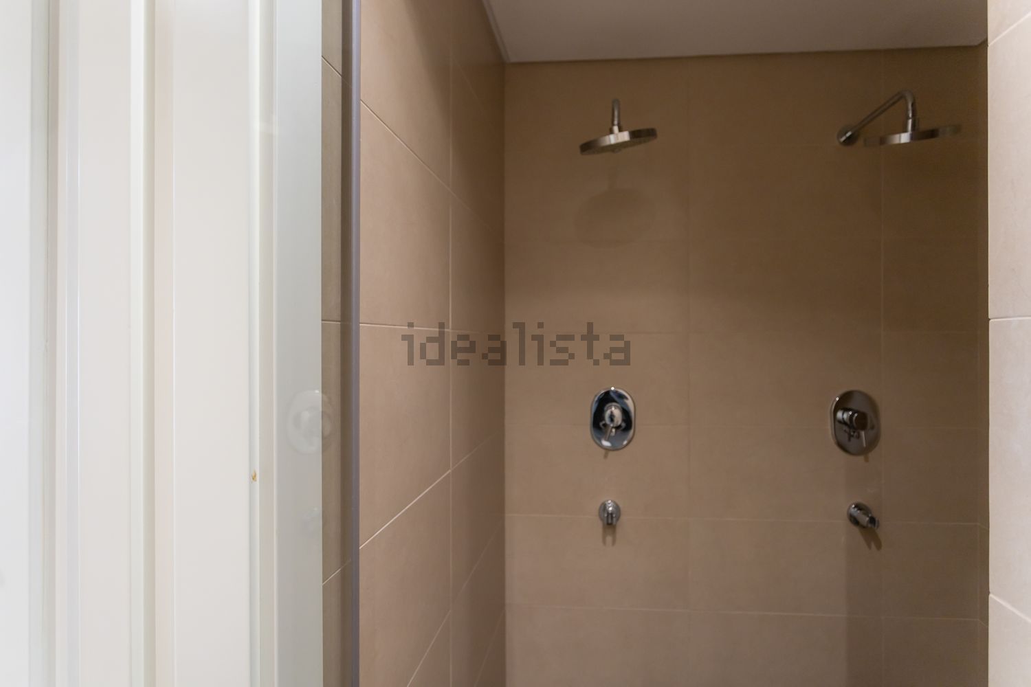 出租公寓 t2在Rua José Afonso, 4 - 卫生间