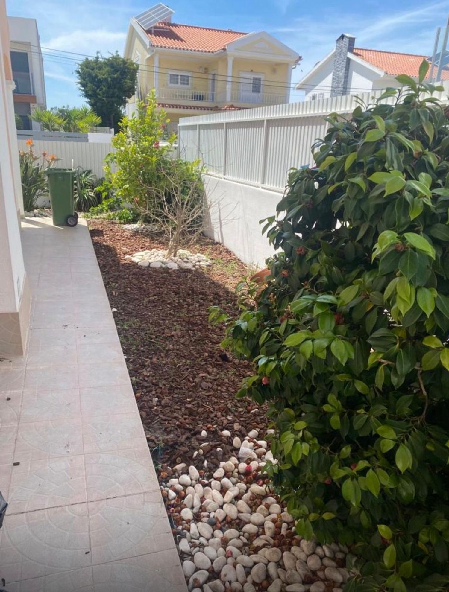 小楼房或独栋别墅出售在Vale Figueira - Carcereira - 花园