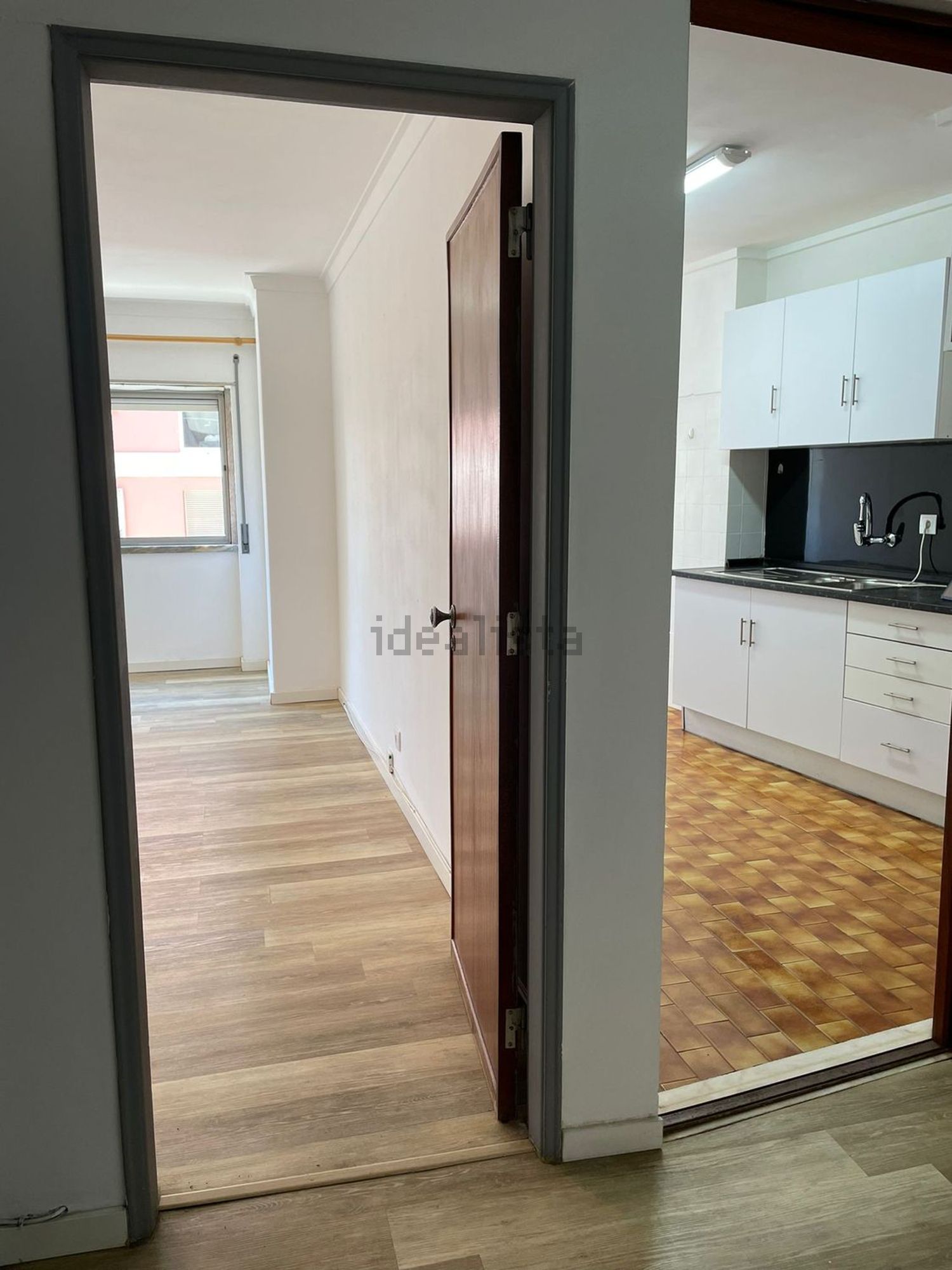 公寓 t1出售在Rua Adriano José da Silva s/n - 过道