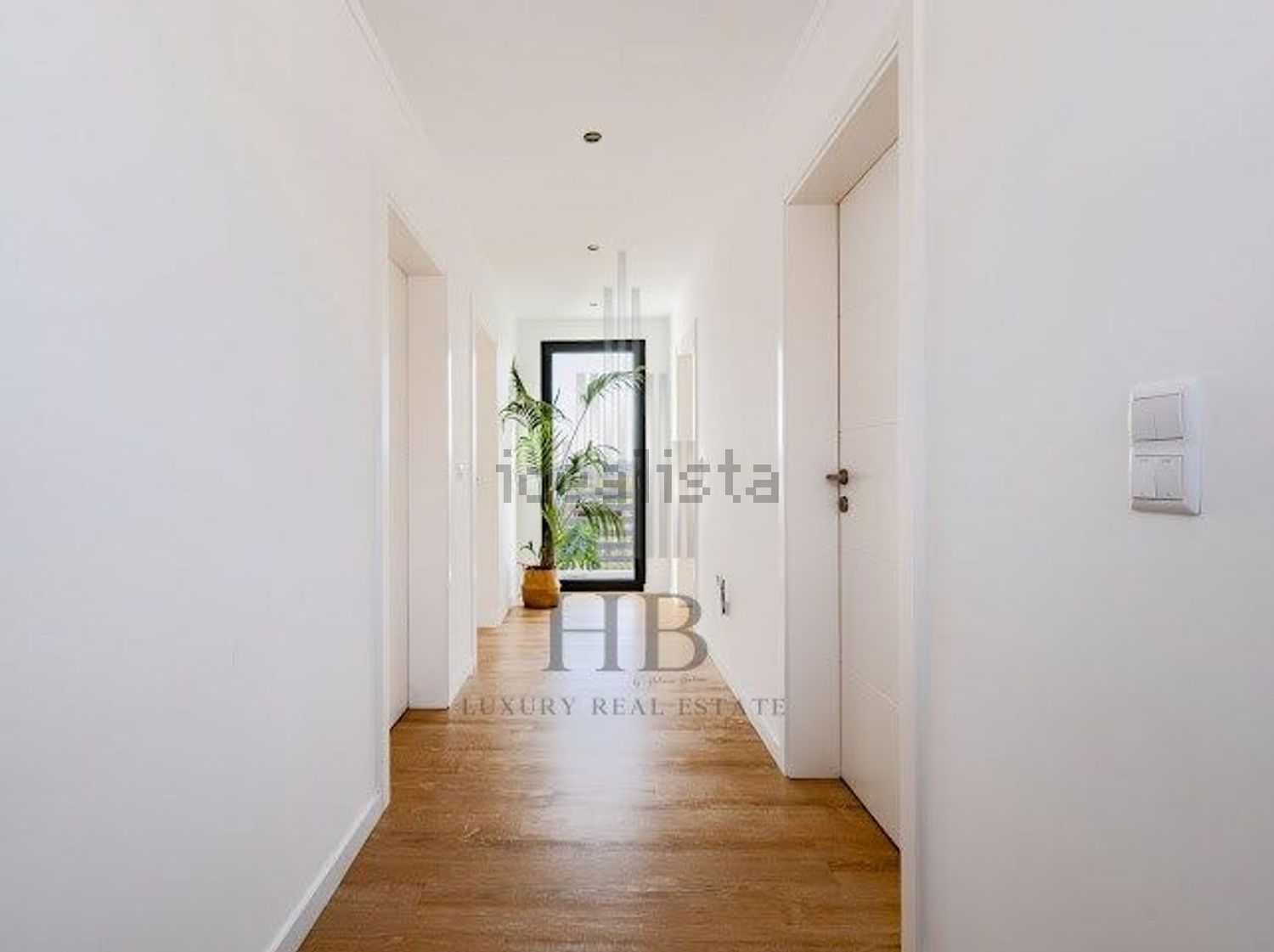 小楼房或独栋别墅出售magoito - 过道