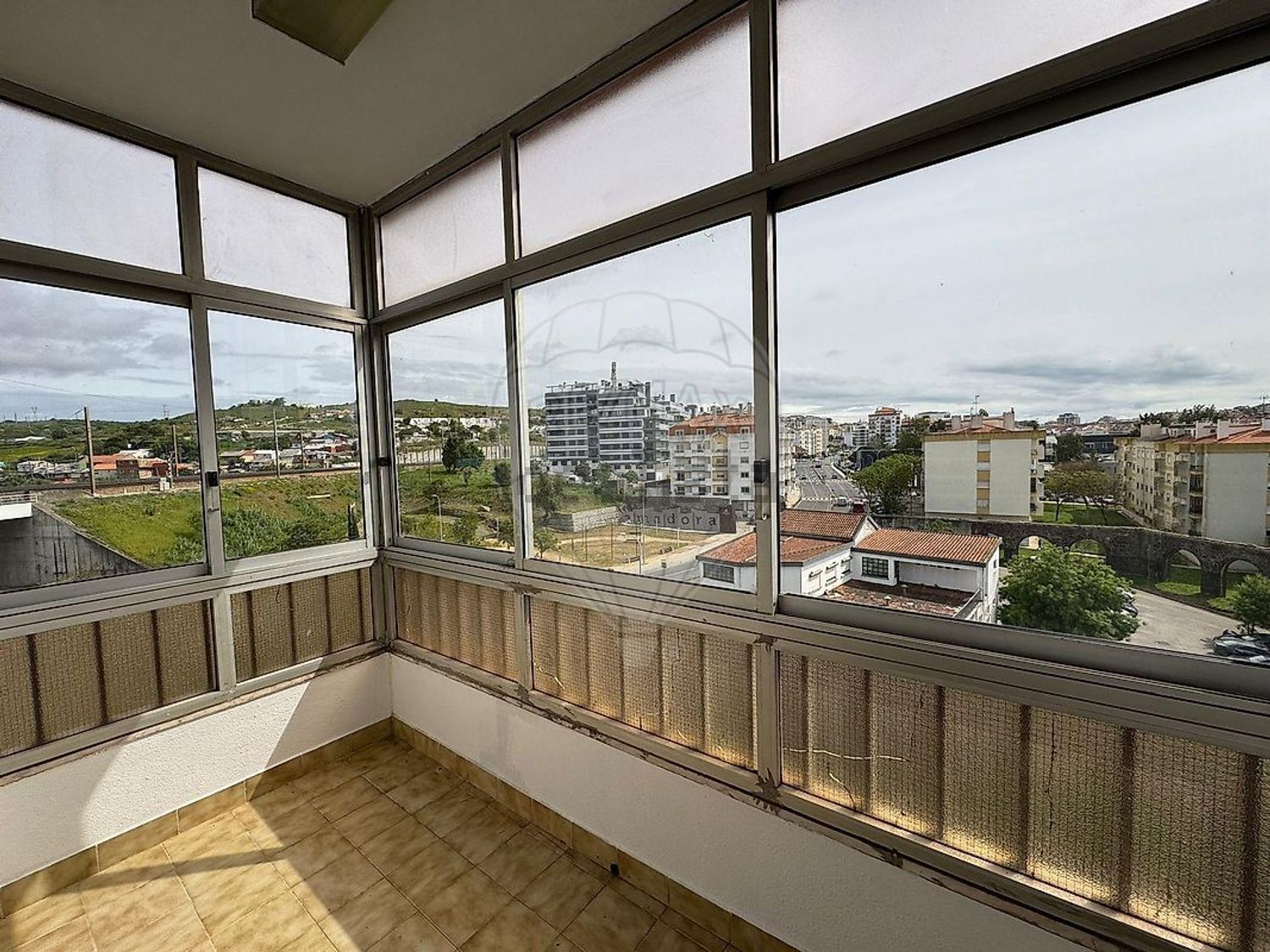 出租公寓 t2在Rua Elias Garcia - 阳台