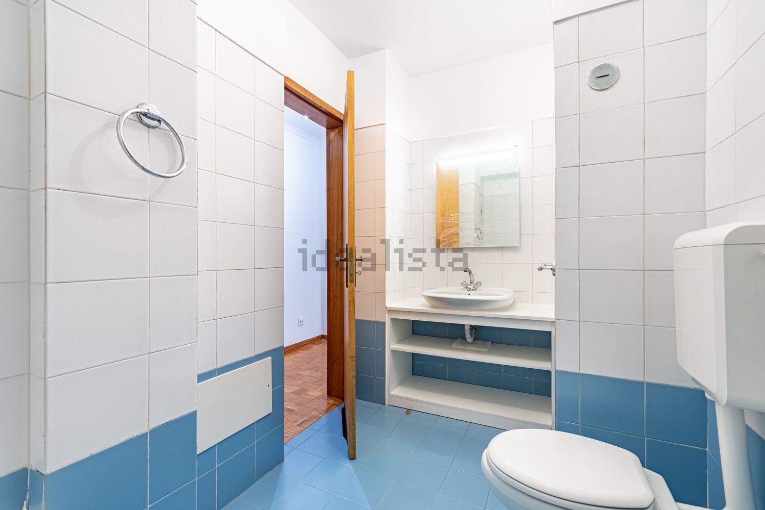 T0（单人公寓）出售在Rua dos Três Vales, 79 - 卫生间