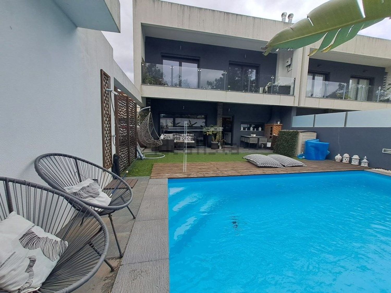 双拼别墅出售在Quintinhas - 游泳池