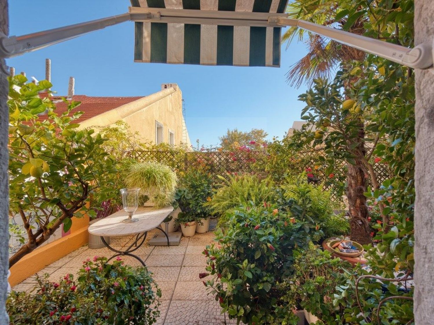 公寓 t2出售在Rua do Barão, 15 - 阳台