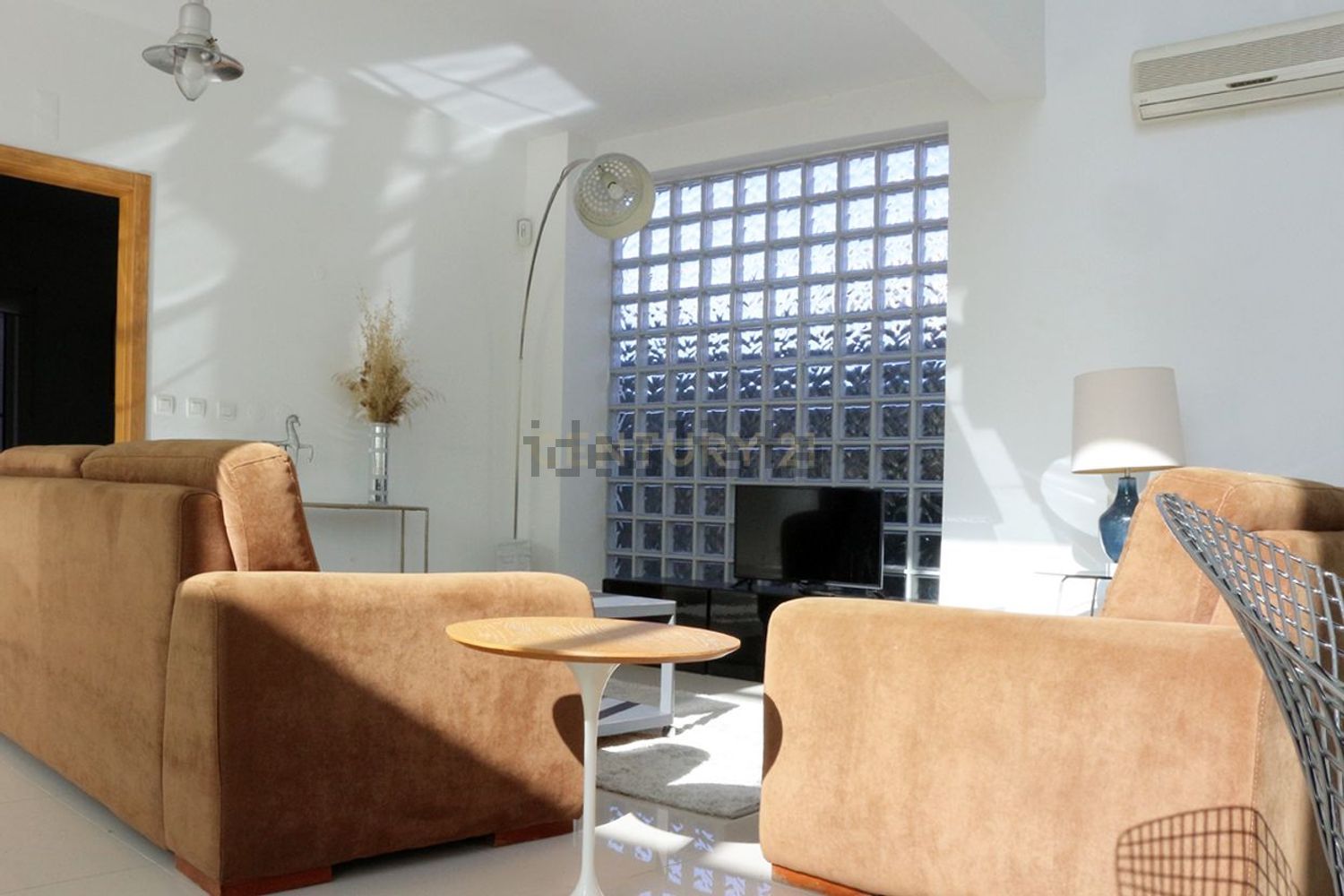 出租小楼房或独栋别墅R. Amadeu de Sousa Cardoso s/n - 客厅