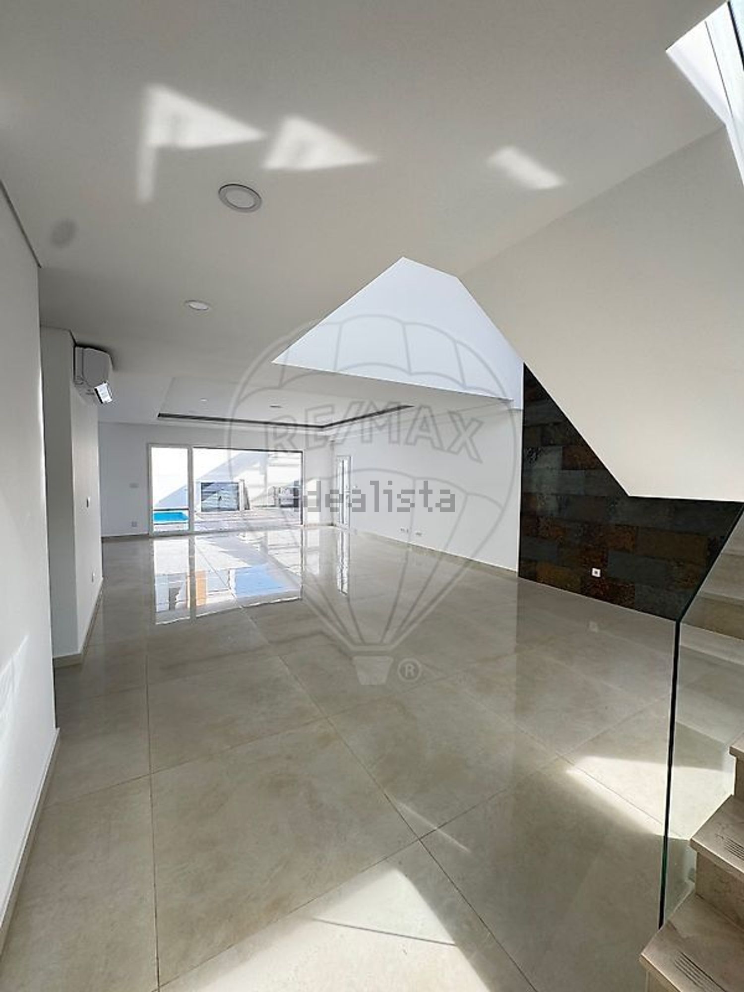 小楼房或独栋别墅出售在Alameda Miguel Torga - 照片