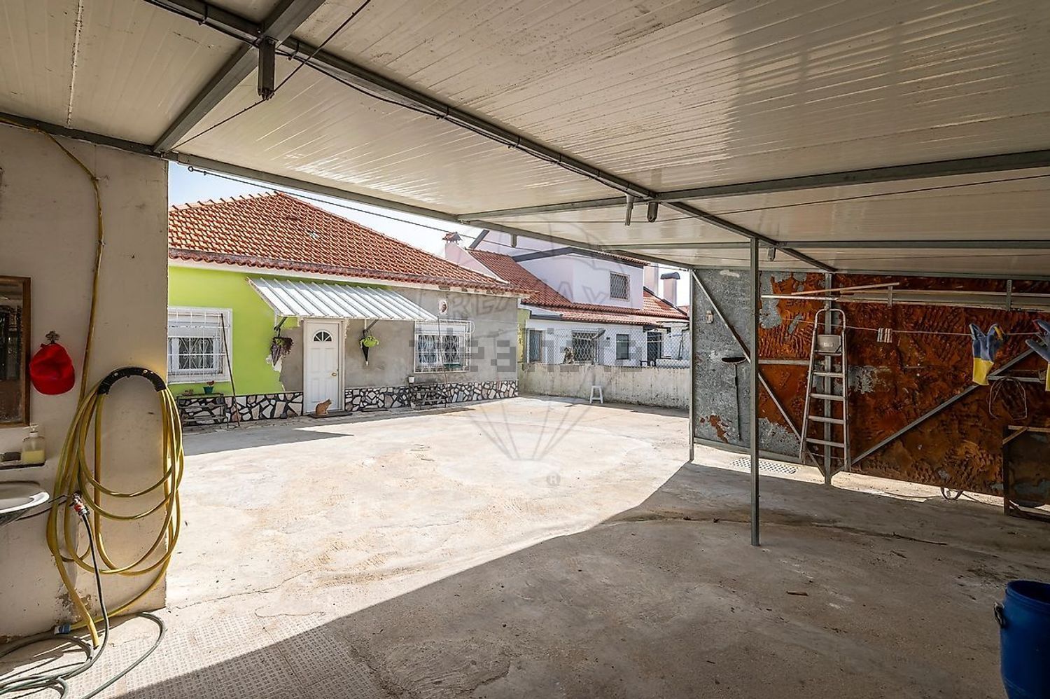 小楼房或独栋别墅出售在Rua Bento de Jesus Caraça - 外立面