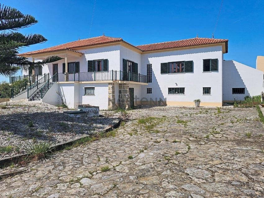 小楼房或独栋别墅出售在Lamas e Cercal