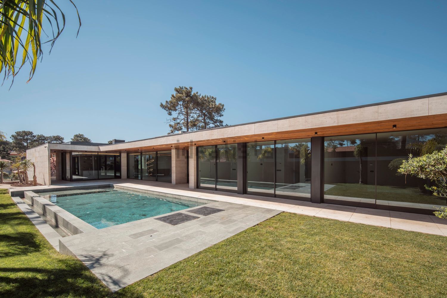 小楼房或独栋别墅出售在Avenida do Mar - 游泳池