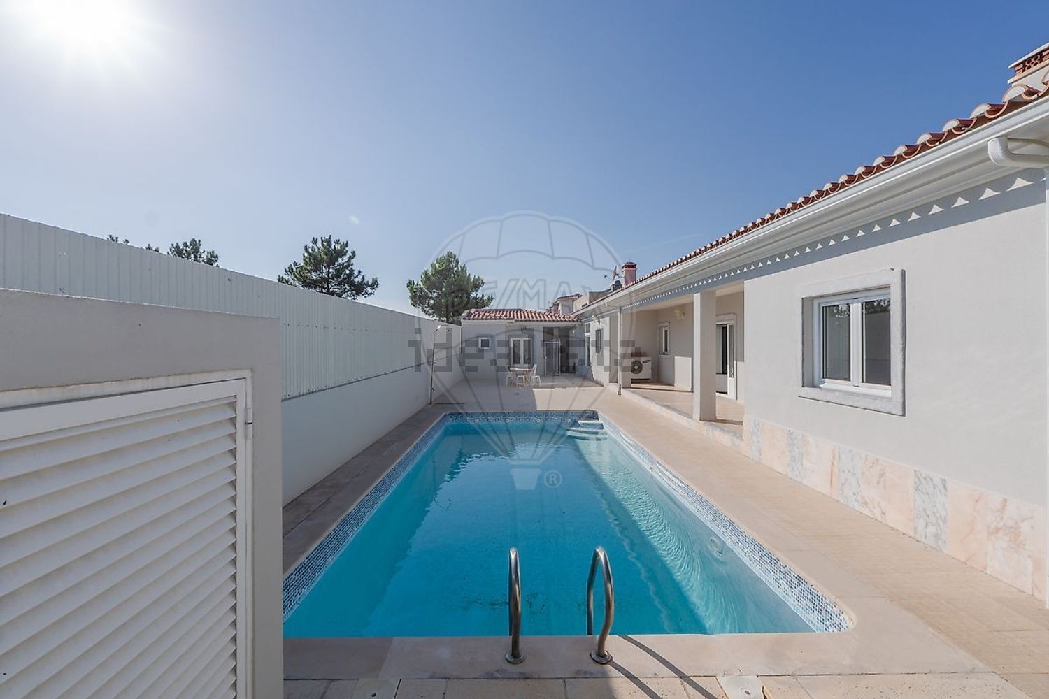 小楼房或独栋别墅出售在Rua do Rosmaninho - 游泳池