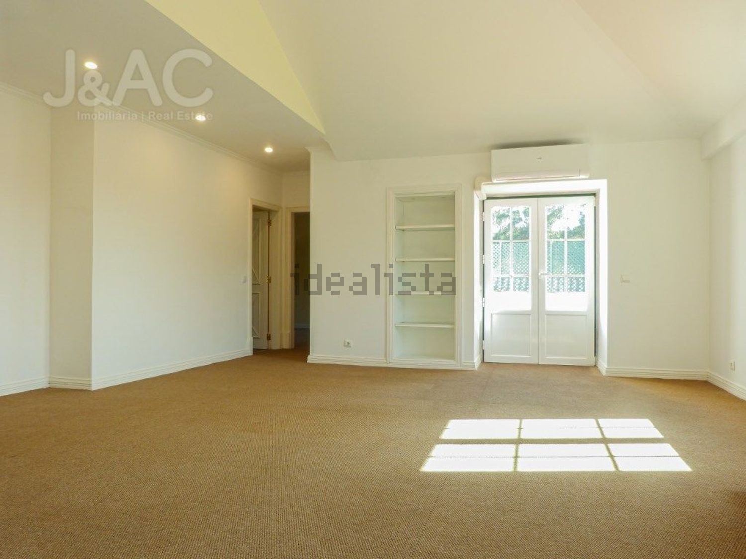 出租公寓 t2在Rua Antonio Carlos Oliveira - 客厅