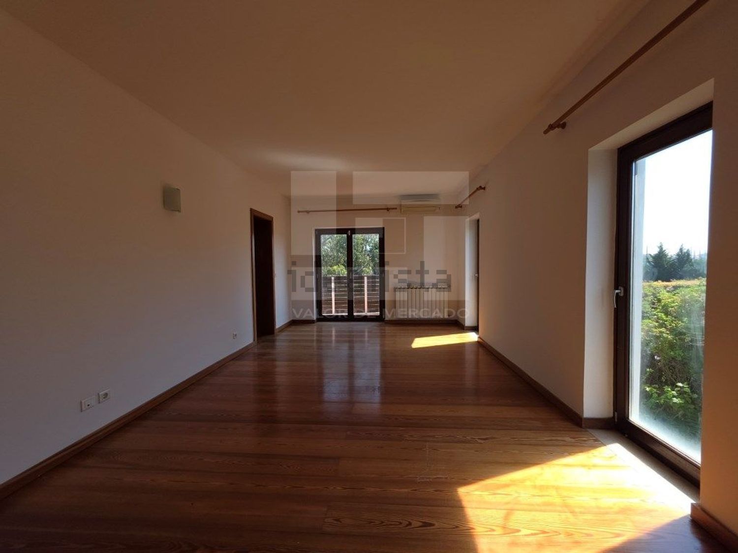 出租小楼房或独栋别墅在Rua Mato da Mina, 22 - 居住