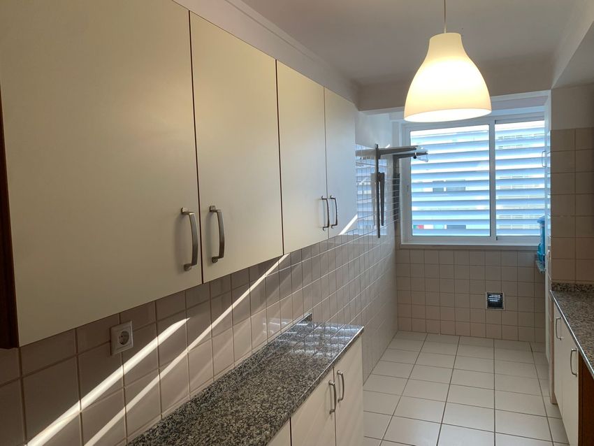 出租公寓 t3在Rua Maria de Lourdes Pintassilgo