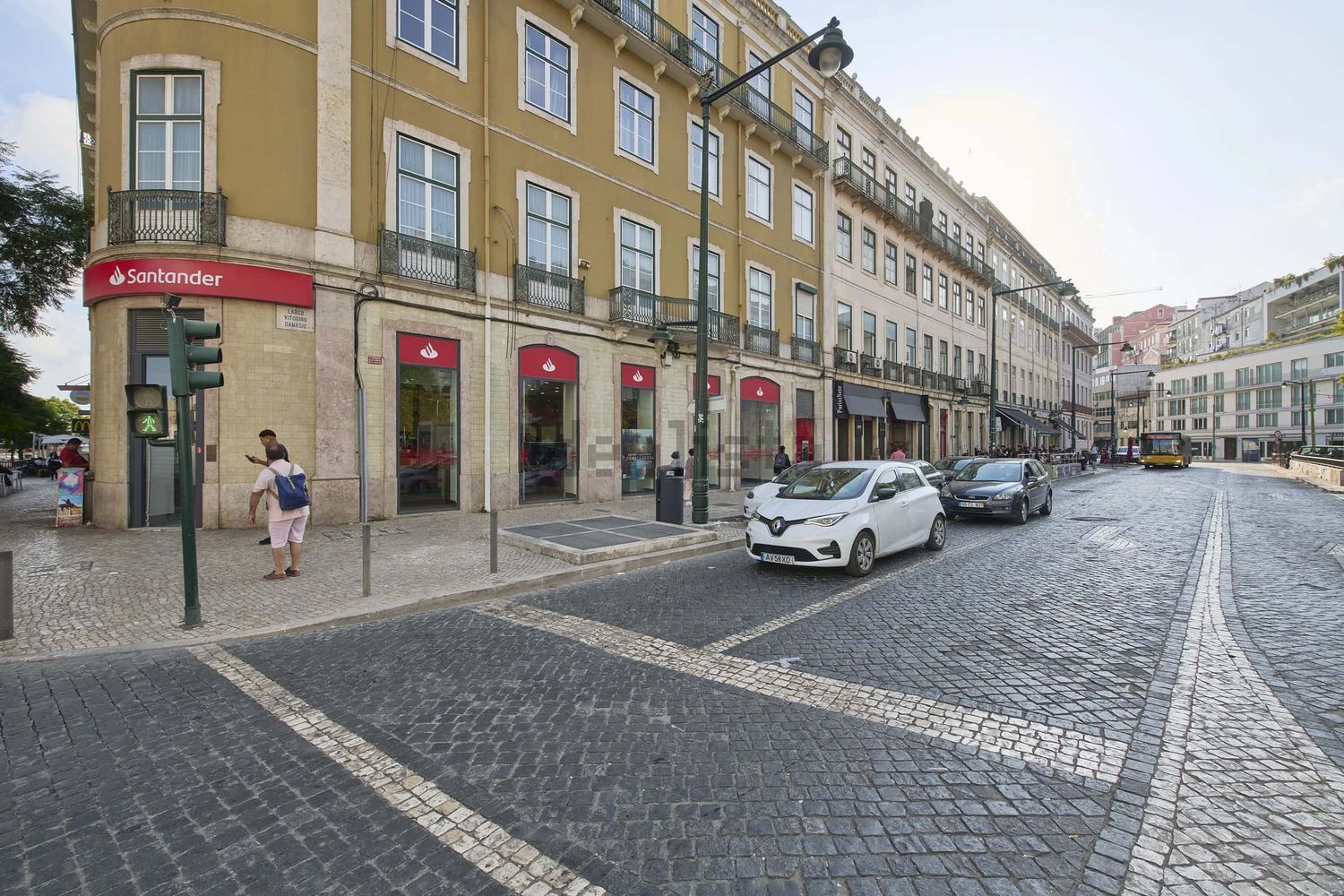 出租房间在Largo Vitorino Damásio, 2 - 视线