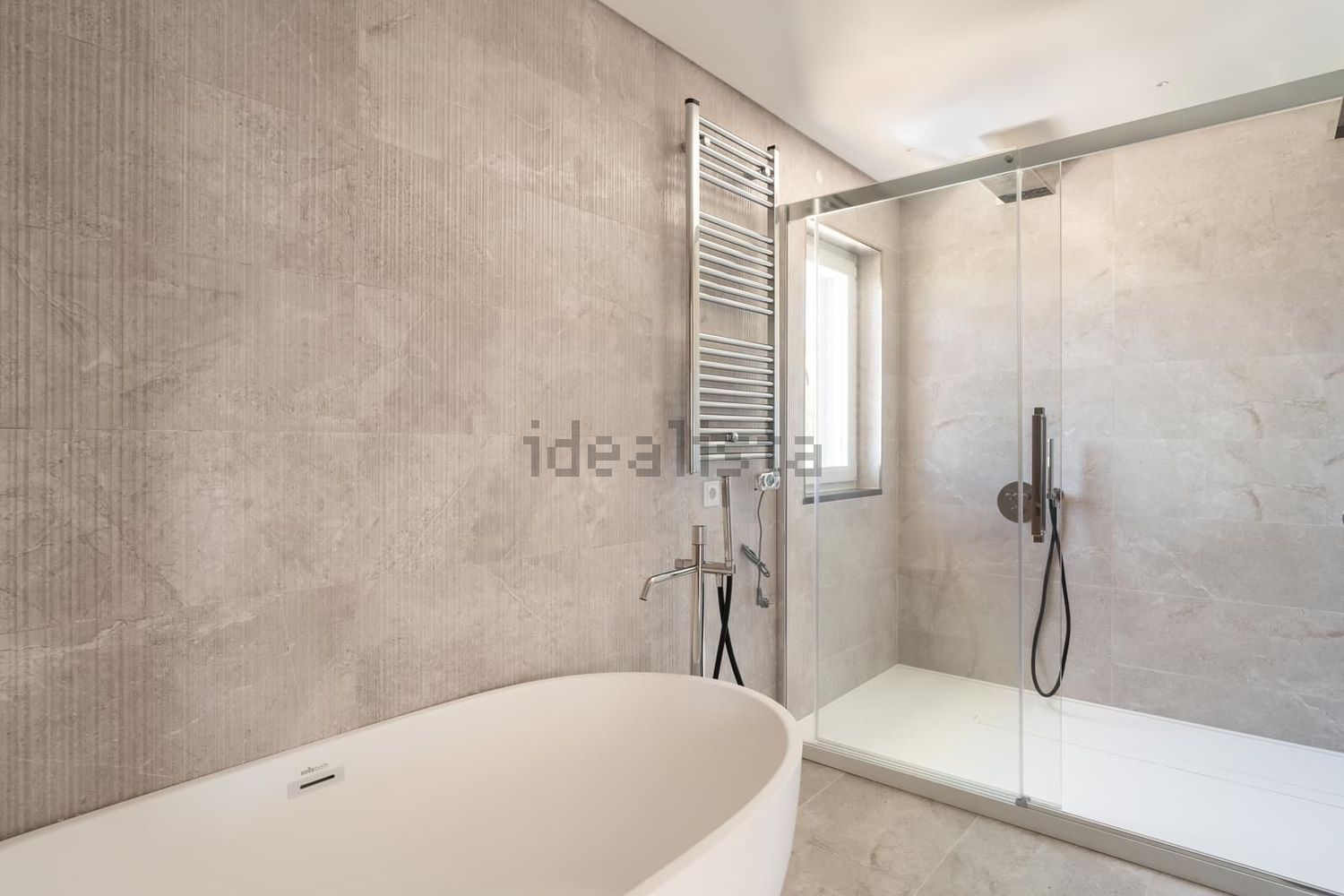 小楼房或独栋别墅出售在Beco do Algarvio - 卫生间