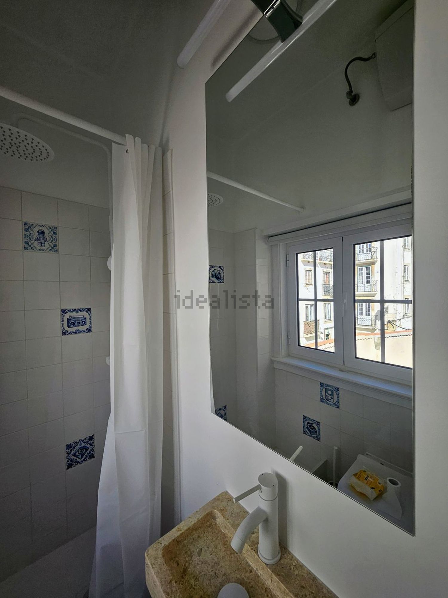 出租t0（单人公寓）在Beco de São Miguel, 13 - 卫生间