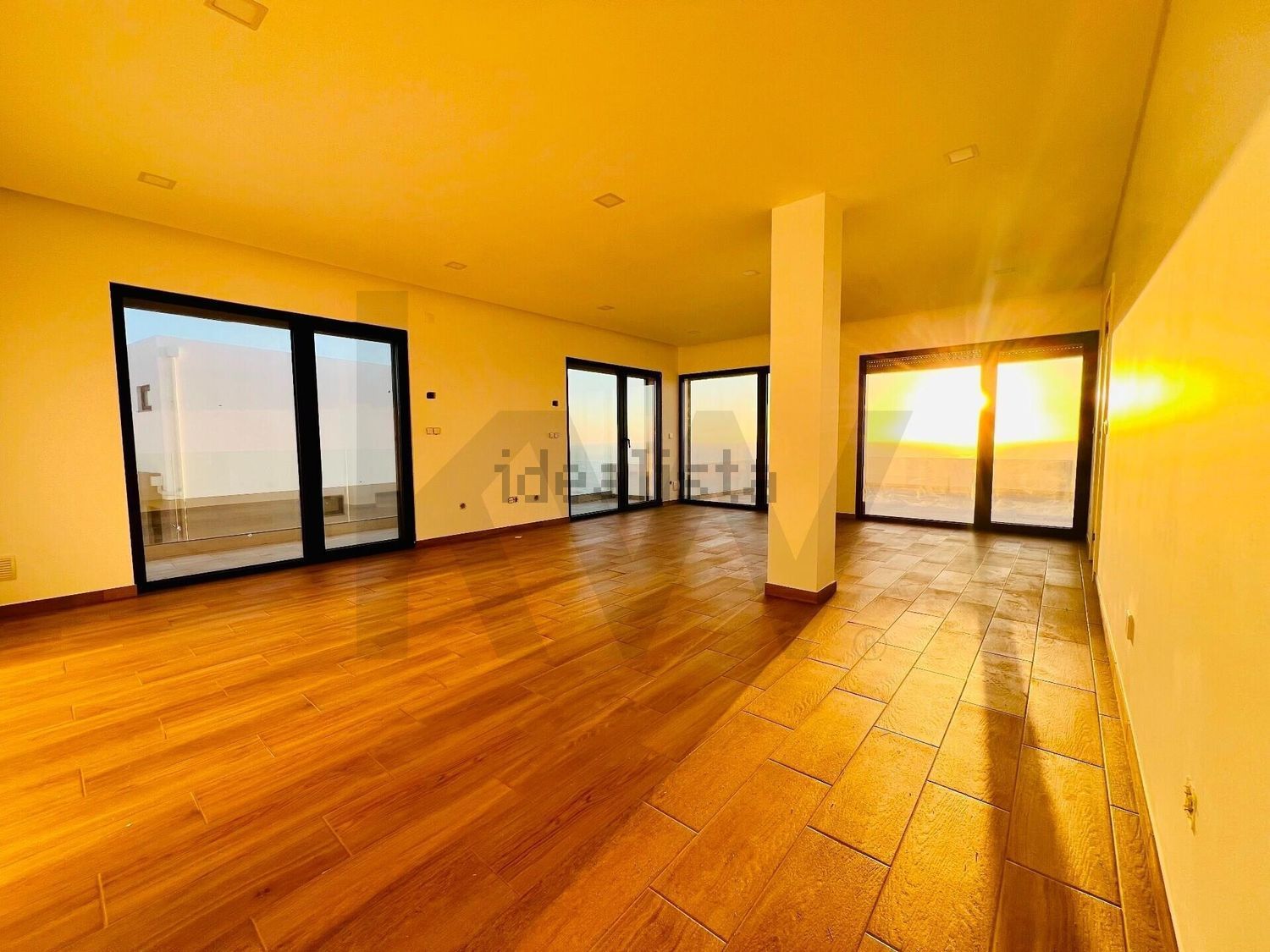 小楼房或独栋别墅出售在Rua das Salemas s/n - 居住