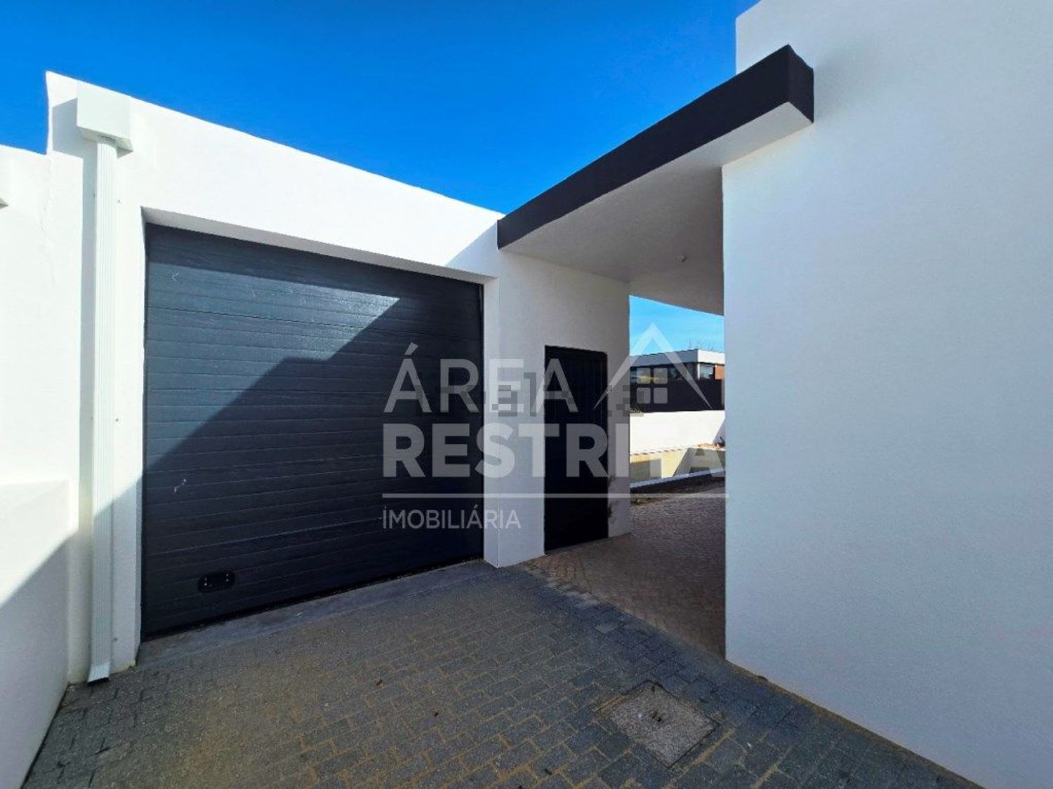 小楼房或独栋别墅出售在Rua Nova da Jardia - 停车位