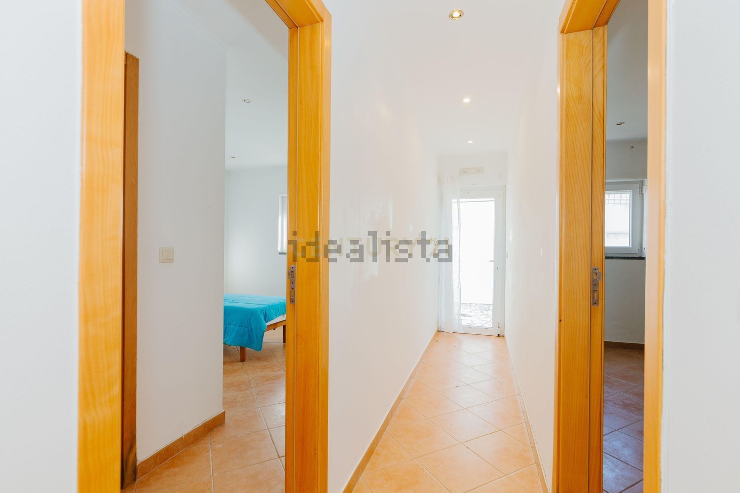 小楼房或独栋别墅出售在Santo Isidoro - 过道