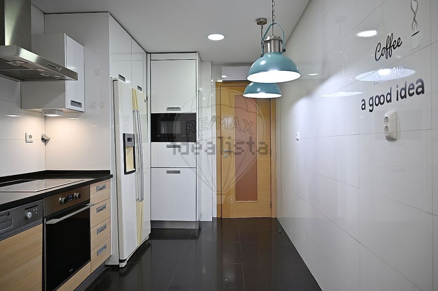 出租公寓 t3在Avenida Diogo Cão - 厨房