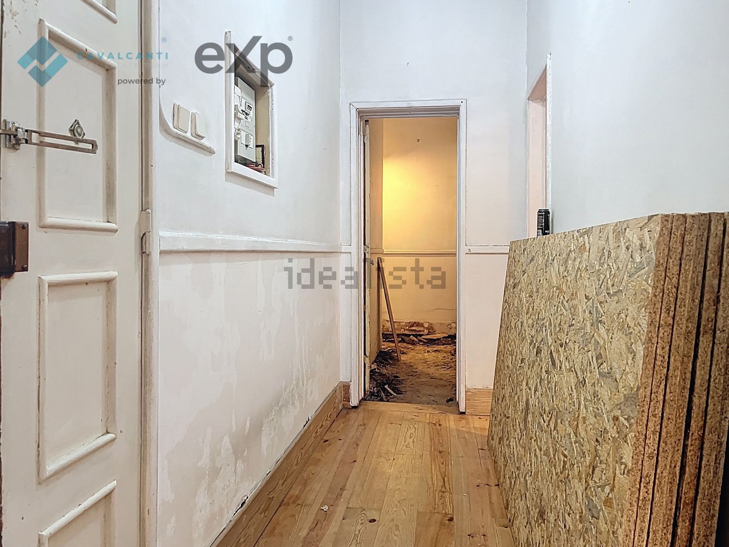 公寓 t3出售在Rua Barão de Sabrosa s/n - 过道